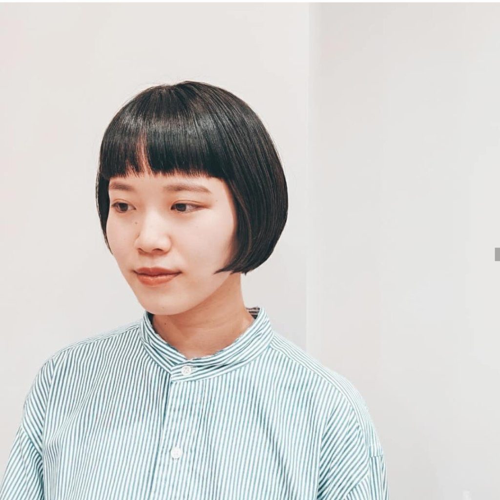 シネマティックな黒髪ボブでおしゃれを楽しむ ショートヘアのトリセツ